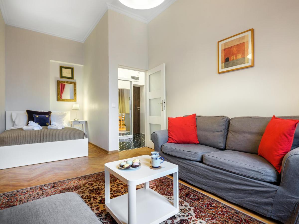 Apartment By Tyzenhauz